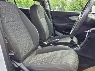 /photos/9318/674f337a-cb5f-4cd6-869d-e7743fc0219f_i320x240.jpg