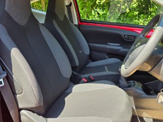 /photos/9318/93facd48-5ea8-42b0-9e2d-d91982b85def_i320x240.jpg