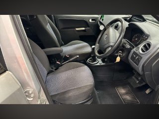 /photos/9318/9b1a578c-e9f5-4c3b-8944-05c10d3e7664_i320x240.jpg